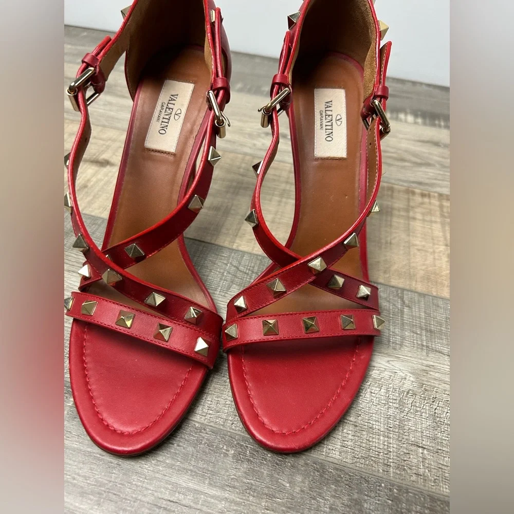 Valentino Garavani Red Studded Heels - Picture 4 of 9